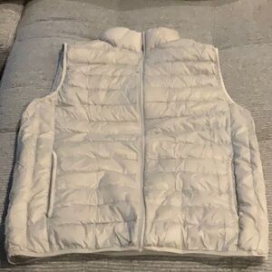 Uniqlo down vest, package and washable